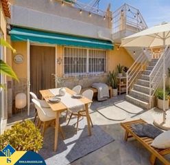 Casa en Los Balcones-Los Altos. Casa con piscina comunitaria, en la provincia de alicante, en la