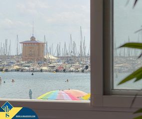 Pis a El Acequión. Apartamento reformado con terraza, en la provincia de alicante,