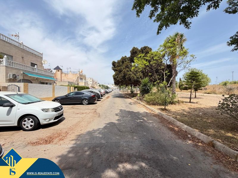 Foto 29b4b60e-90d5-4ba7-94d7-600d792a1099. Casa amb piscina a Zona Carrefour - Urbanizaciones Torrevieja