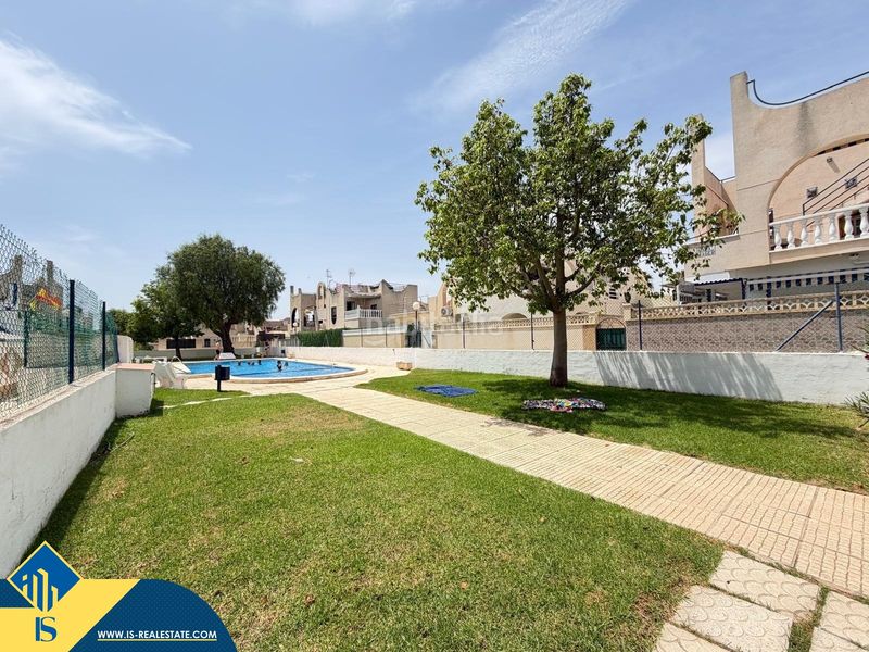 Foto 4aacdc4c-01cd-4ac8-8a9a-4ea2201f73f0. Casa amb piscina a Zona Carrefour - Urbanizaciones Torrevieja