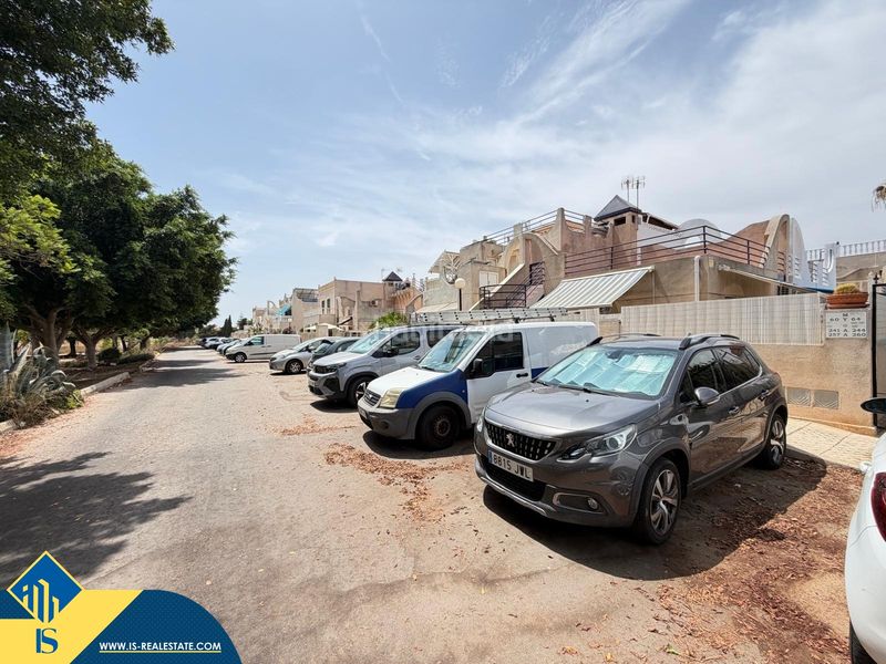 Foto 9bf69a70-5e62-48d1-98d9-b2c8f551bb6d. Casa amb piscina a Zona Carrefour - Urbanizaciones Torrevieja