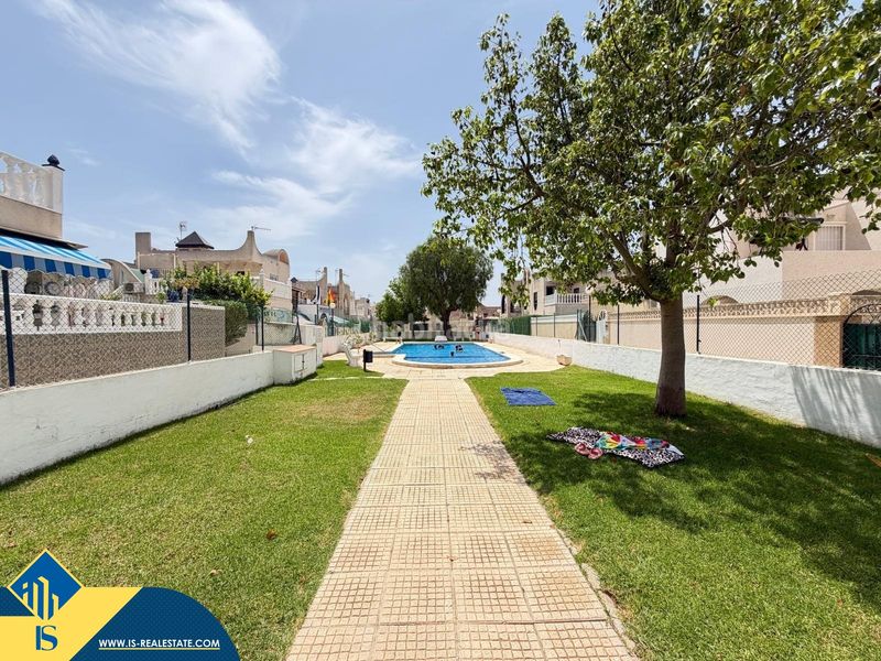 Foto af81ffe7-1538-40e3-b1a8-d1aa3514bcf5. Casa amb piscina a Zona Carrefour - Urbanizaciones Torrevieja