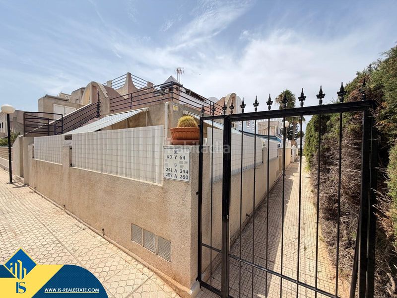 Foto b22fc1d1-eb3b-4e74-a7ae-1fbdccb377af. Casa amb piscina a Zona Carrefour - Urbanizaciones Torrevieja