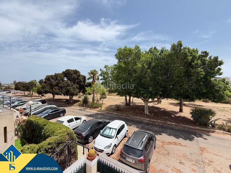 Foto be6dde2c-b7ea-453e-b1f2-eafc51779d0c. Casa amb piscina a Zona Carrefour - Urbanizaciones Torrevieja