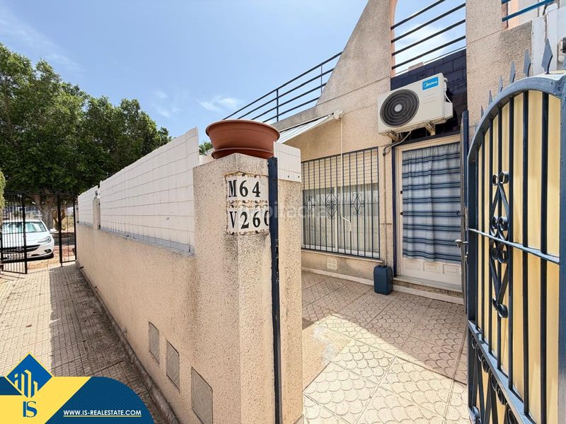 Foto e8be05f1-b0c7-45e0-aa58-58a4ac6f3cf8. Casa amb piscina a Zona Carrefour - Urbanizaciones Torrevieja