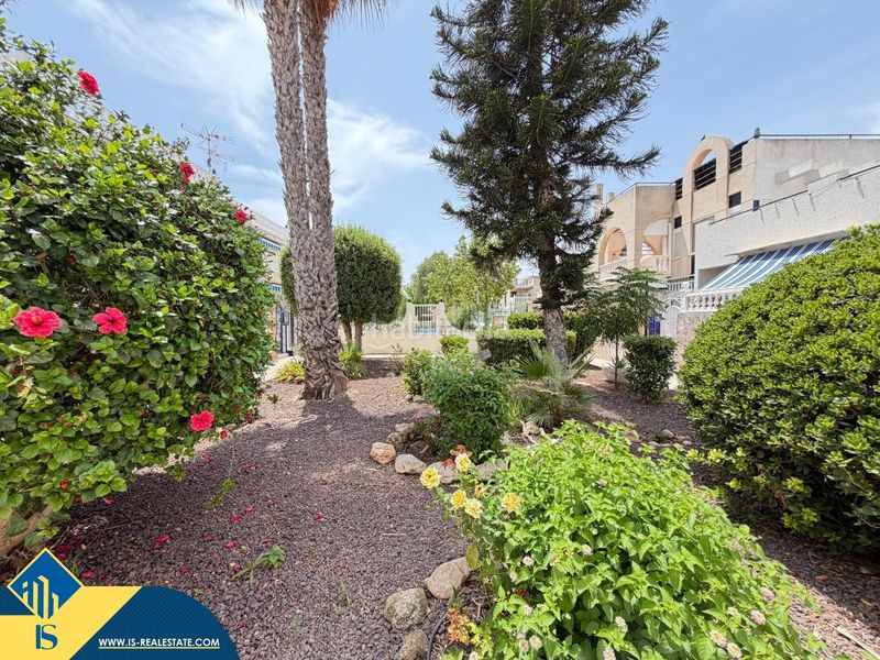 Foto f3a61284-4e29-4052-856b-533f1b83f632. Casa amb piscina a Zona Carrefour - Urbanizaciones Torrevieja