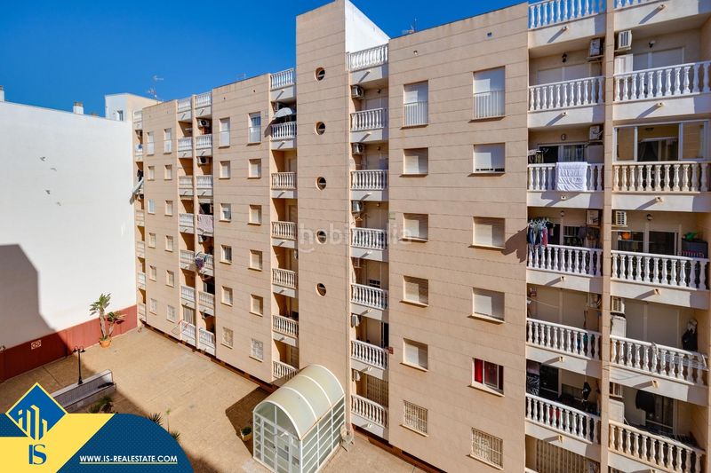 Foto b7465859-634e-42e1-a824-525e682a4a4e. Pis amb piscina a Antonio Machado Torrevieja