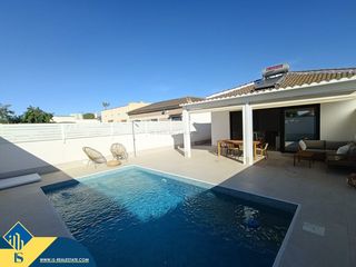 Chalet in Zona Carrefour - Urbanizaciones. Villa con piscina privada, en la provincia de alicante, en la lo