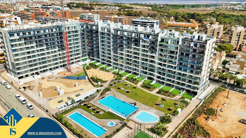Foto c6cee7c5-8295-4451-8f84-965c31a6bbbc. Pis amb piscina a La Zenia Orihuela