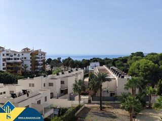 Àtic a Punta Prima. Ático con piscina comunitaria, en la provincia de alicante, en l