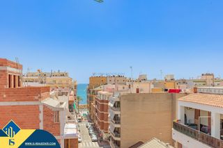 Appartamento in Las Piscinas Naturales. Apartamento con terraza, en la provincia de alicante, en la ciud