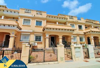 Casa adosada en Villamartín-Las Filipinas. Casa con piscina comunitaria, en la provincia de alicante, en la