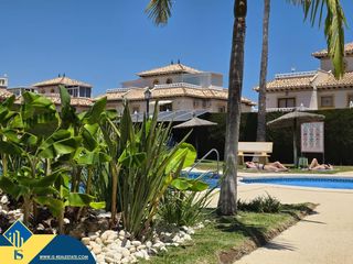 Rent Penthouse in Lomas de Cabo Roig - Los Dolses. Ático con piscina privada, en la provincia de alicante, en orihu