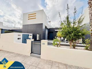 Casa a Villamartín-Las Filipinas. Casa con piscina comunitaria, en la provincia de alicante, en or