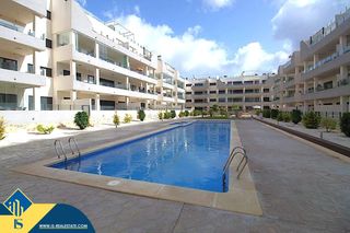 Penthouse in Villamartín-Las Filipinas. Ático con piscina comunitaria, en la provincia de alicante, en o