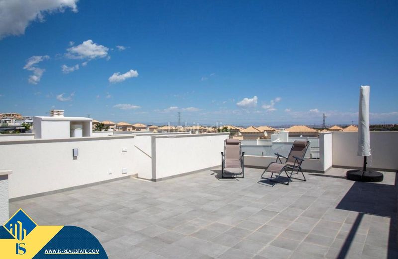 Foto ca8410b4-52b3-4d23-9138-1f60c62b020d. Ático  con piscina comunitaria, en la provincia de alicante, costa. 2 habitaciones | 106 m² | a 3 kilómetros del mar en Orihuela