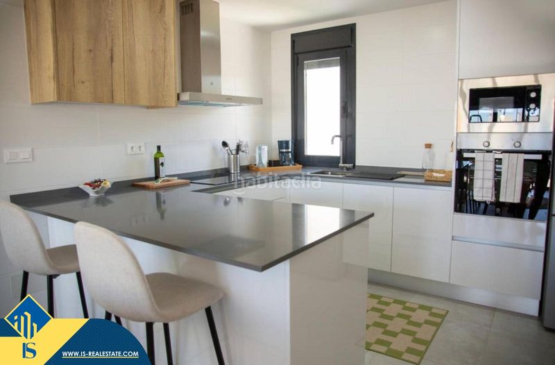 Foto cdb75797-dfdd-4bb3-86ba-4ab74bffaa57. Ático  con piscina comunitaria, en la provincia de alicante, costa. 2 habitaciones | 106 m² | a 3 kilómetros del mar en Orihuela
