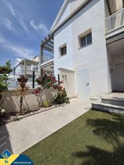 Casa a Lomas de Cabo Roig - Los Dolses. Casa con piscina comunitaria, en la provincia de alicante, en or