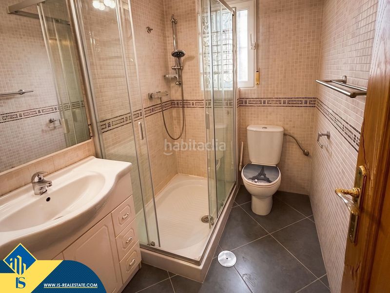 Foto 35d9a7d4-2feb-4b65-9b47-b57edb34ae81. Chalet villa con piscina comunitaria, en la provincia de alicante, costa. 3 habitaciones | 183 m² | a 1,8 kilómetros del mar en Orihuela