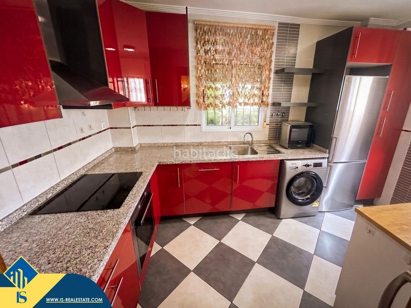 Foto 5daa81ad-e64b-45ed-98a3-f5efb07c6c4a. Chalet villa con piscina comunitaria, en la provincia de alicante, costa. 3 habitaciones | 183 m² | a 1,8 kilómetros del mar en Orihuela