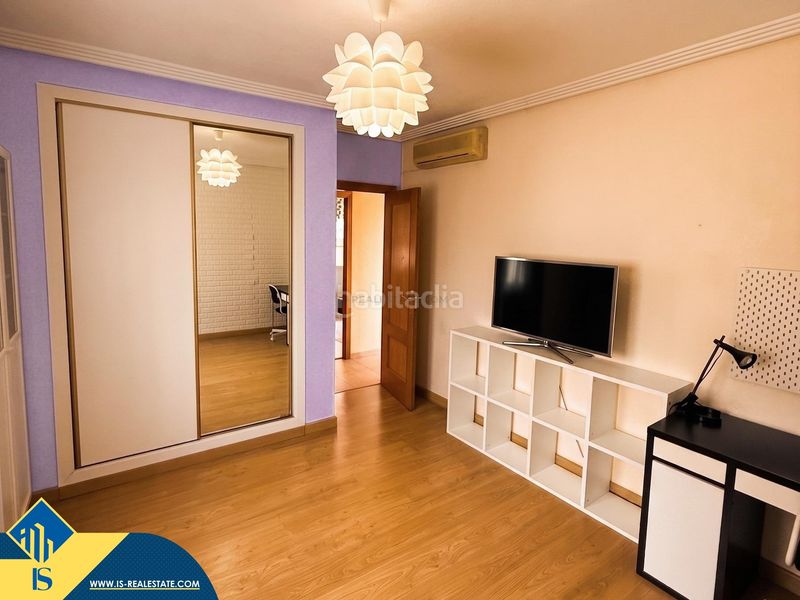 Foto c26f4a29-c84e-4aca-b47e-1d4a0caae2d8. Chalet villa con piscina comunitaria, en la provincia de alicante, costa. 3 habitaciones | 183 m² | a 1,8 kilómetros del mar en Orihuela