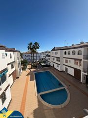 Pis a Punta Prima. Apartamento con piscina comunitaria, en la provincia de alicante