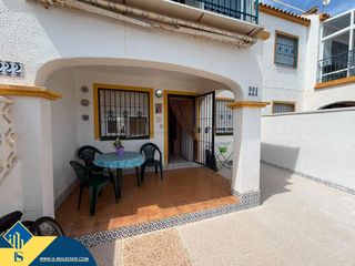 Casa a Zona Carrefour - Urbanizaciones. Bungalow con piscina comunitaria, en la provincia de alicante, e
