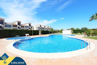 Apartamento en Los Balcones y los Altos. Apartamento con piscina comunitaria, en la provincia de alicante