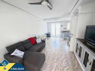 House in Villamartín-Las Filipinas. Bungalow con piscina comunitaria en la provincia de alicante, en
