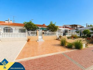 Haus in Zona Carrefour - Urbanizaciones. Bungalow con terraza, en la provincia de alicante, en la ciudad