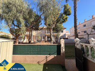 House in Villamartín-Las Filipinas. Bungalow con terraza en la provincia de alicante, en la localida