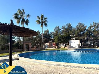 Casa a La Florida. Bungalow con piscina comunitaria en la provincia de alicante, en