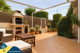 Maison à La Florida. Bungalow con piscina comunitaria, en la provincia de alicante, e