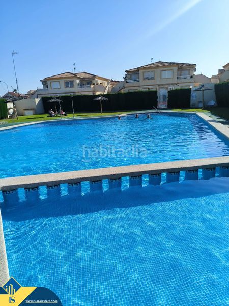 Foto 29565d39-70b5-49f4-b7b7-ecabba67ace6. Casa amb piscina a Playa Flamenca Orihuela