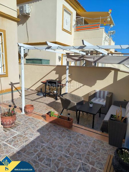 Foto bbd55378-2e6f-43ab-8cad-e957e9562f92. Casa amb piscina a Playa Flamenca Orihuela