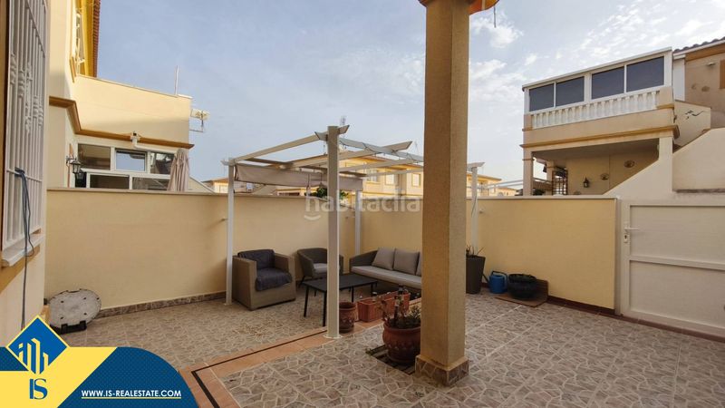 Foto e6802372-ebc2-41ff-a189-b2506335b6b3. Casa amb piscina a Playa Flamenca Orihuela