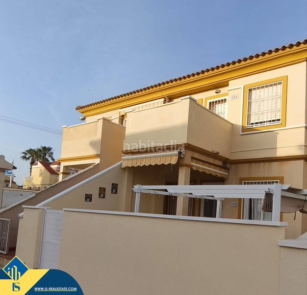Foto fa6cbbf3-35eb-4093-8c5f-8ea80194228c. Casa amb piscina a Playa Flamenca Orihuela