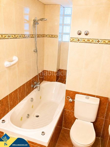 Foto ba912d94-1a8b-46c1-9377-9f739874c768. Casa amb piscina a Playa Flamenca Orihuela