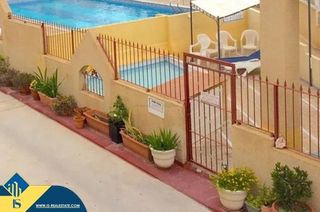 Casa a Playa Flamenca. Casa con piscina comunitaria, en la provincia de alicante, en or