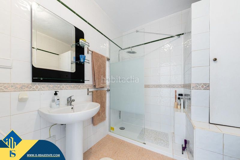 Foto 5b3a967f-fa3f-4bcc-bfd1-42bcae39f359. Casa amb piscina a La Florida Orihuela
