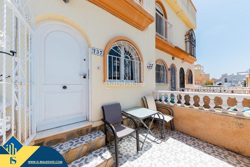 Foto ff1e753c-2e4d-401e-ba06-3855087f21a4. Casa amb piscina a La Florida Orihuela
