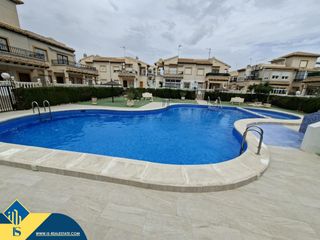 Maison à Zeniamar - Horizonte - La Campana. Bungalow reformado con piscina comunitaria, en la provincia de a
