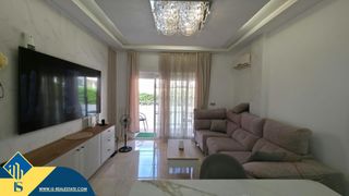 Piso en Nueva Torrevieja. Apartamento con piscina comunitaria, en la provincia de alicante