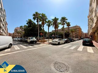 Apartment in Zona Playa del Cura. Apartamento con terraza en la provincia de alicante, en torrevie