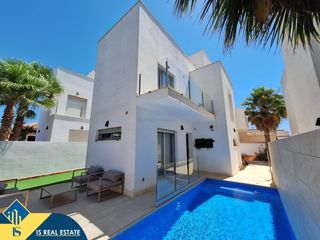 Xalet a Zona los Frutales. Villa con piscina privada, en la provincia de alicante, en la ci