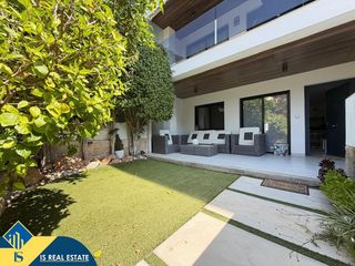 Appartement in Campoamor. Apartamento con piscina comunitaria, en la provincia de alicante