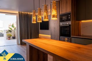 Casa a La Veleta. Bungalow reformado con terraza, en la provincia de alicante, en