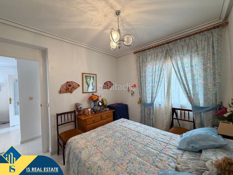Foto b854b48a-7aa0-471f-b92e-9d5fe1a4679e. Casa amb calefacció a Zona los Frutales Torrevieja