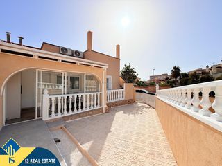Casa adossada a Torreblanca. Casa reformada con piscina comunitaria, en la provincia de alica