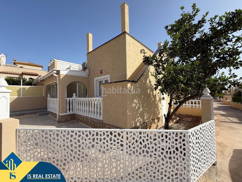 Foto c9aa6fe0-5f1c-4609-b4e0-97ab747f54e3. Reihenhaus mit kamin heizung parking pool in Torreblanca Torrevieja